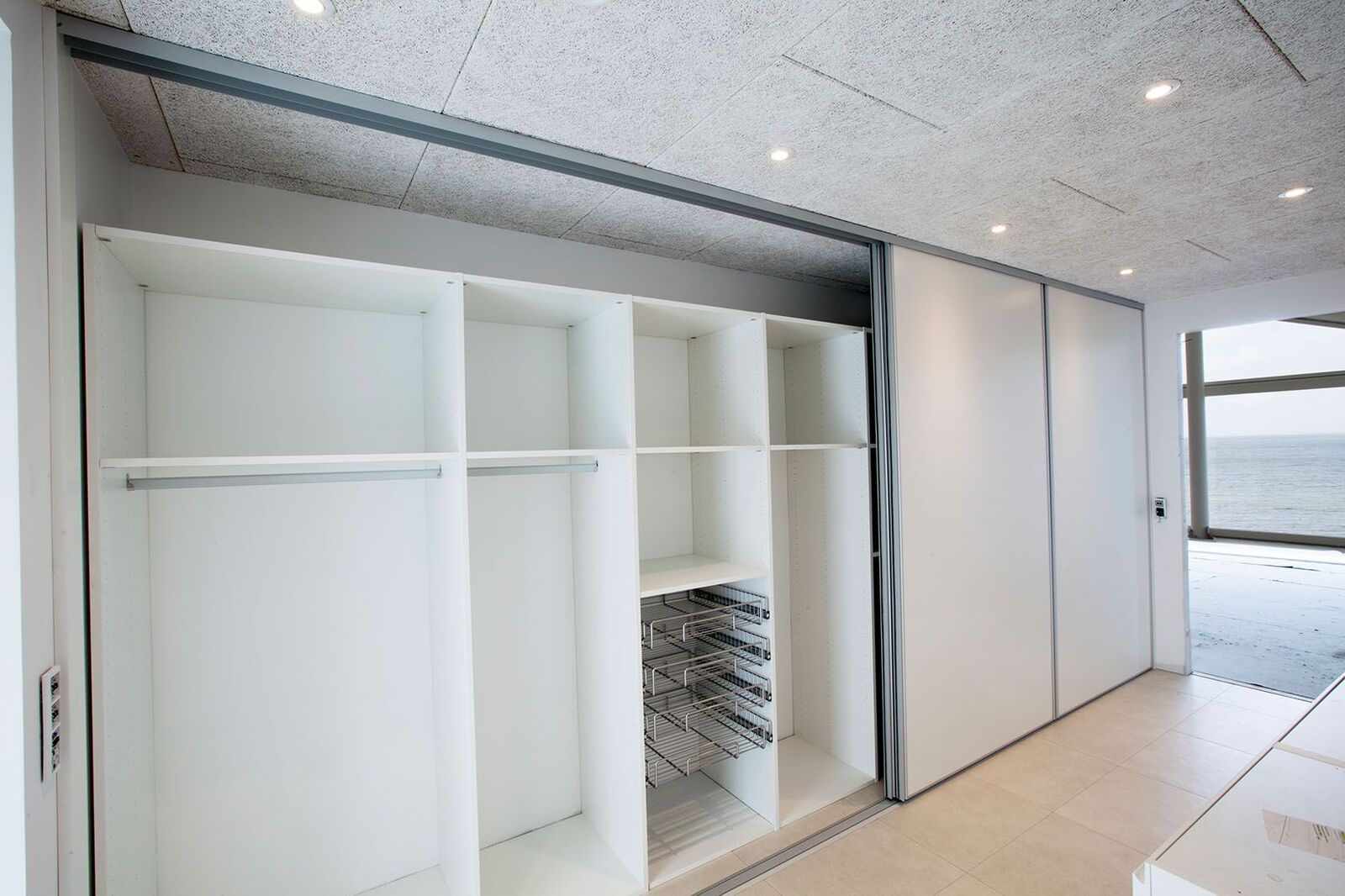 garderobe med skydedoere